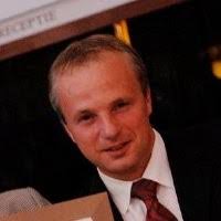 Oynadığı dönemde her ne kadar bergkamp, makaay, nistelrooy, kluivert, hasselbaink gibi isimlerle milli takımda forma savaşı verse de, oynadığı takımlarda. 4200 Pierre Profiles Linkedin