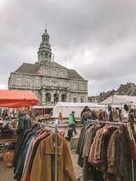 Die historische altstadt von maastricht, die zu den drei ältesten städten der niederlande gehört, ist mit den lebhaften plätze, engen gassen, zahlreichen kirchen, häfen, patrizierhäusern und denkmälern sowie gemütlichen cafés und restaurants ein absolutes highlight, für dessen erkundung man ausreichend zeit einplanen sollte. Maastrichter Innenstadt Ideal Fur Einen Einkauf Besuche Maastricht