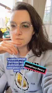 Hollis Bean's Instagram, Twitter & Facebook