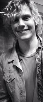 Blonde Adorable And Beautiful Evan Peters His Hair Is A Work Of Art Evan Peters American Horror Story Evan Peters Evan