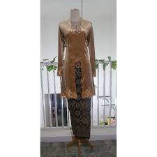 Baju kurung belah ini kemudiannya dikenali sebagai 'baju panjang' dan 'kebaya panjang'. Harga Kebaya Panjang Terbaik Batik Kebaya Pakaian Wanita Mei 2021 Shopee Indonesia