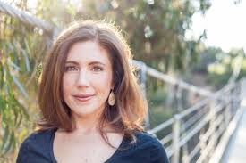 Because your headshot should show you an image of you looking like yourself on your best day but how the heck do you pose? How To Pose People For Headshots