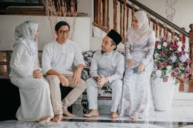 Hari raya haji, also known as the festival of sacrifice, is a muslim celebration which commemorates ibrahim's willingness to be obedient to allah and to people in singapore celebrate this religious holiday over four days and by engaging in acts of prayer and sacrifice. 4 Ideas To Start Preparing Your Home For Hari Raya Puasa