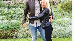 El 4 de agosto de 2008 se reveló que cuando era joven, julie y otras tres chicas fueron secuestradas por un desconocido que abusó sexualmente de ellas. La Bague Au Doigt Pour Julie La Candidate Yvetotaise De Secret Story Se Marie Samedi