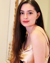 Waiting for my Prince Charming to get back like 💁🏻‍♀️ Thank you OR DU  MONDE for the stunning pair of earrings! Matching with my golden dress from  Motel Rocks #motelrocks #dress #photography