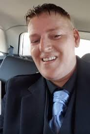 Lee Small: Family of 'murdered' Dundee dad 'Smally' who was found dead in  flat pay tribute