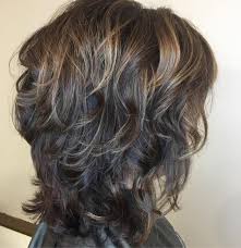 La modella ha cambiato look e si è fatta un bel taglio di capelli corto. Top 50 Tagli Di Capelli Di Media Lunghezza Per Tutti I Tipi Di Capelli 2022 Capellidistile It