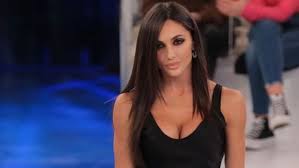 Si tratta nello specifico di uno scatto del passato, che la ritrae da bambina insieme a sua mamma maria teresa. Chi E Elena D Amario Biografia Fidanzato E Instagram