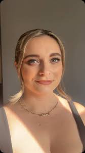 Vicky Gilbert MUAのプロフィール