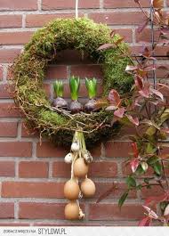 Fruhlingskranz Aus Moos Noch Mehr Deko Ideen Gibt Es Auf Www Spaaz De Turkranze Ostern Fruhlingskranze
