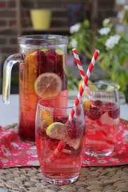 Sangria Petillante Aux Framboises Participation Au 120eme Numero Du Magazine Alternatives Vegetariennes La Cui Recette Sangria Boisson Aperitif Sangria