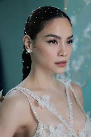 Hồ Ngọc Hà gây ngỡ ngàng khi diện trang phục hở bạo, vòng 1 tràn viền cùng  nhan sắc quyến rũ U40