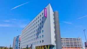 Within 10 minutes' walking distance are cardiff international arena, the millennium stadium and st david's shopping center. Hotels In Cardiff Book Cardiff Hotels Premier Inn