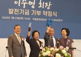 25일 공개된 유튜브 채널 '윤종신정환의 전라스'에는 '이혜영&윤. ì¹´ì´ìŠ¤íŠ¸ì— 676ì–µ ì§€ì› ì²« ë…¸ë²¨ìƒ ê¸°ëŒ€í•˜ê² ë‹¤ êµìœ¡ ì‚¬íšŒ ë‰´ìŠ¤ í•œê²¨ë ˆ