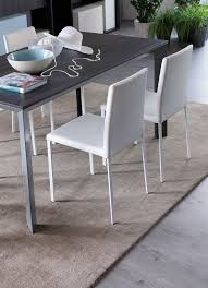 Si no te va lo moderno, tienes unas sillas clásicas preciosas. Silla De Cuero Ideal Para Cocinas Modernas Idfdesign