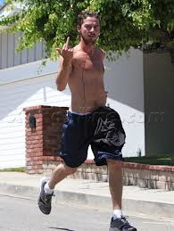 Giving The Finger Photo 106472 Coolspotters Shia Labeouf Celebrities Male Mens Street Style