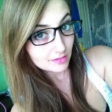 Hannah Throop's Instagram, Twitter & Facebook