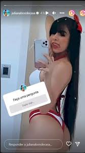 Juliana Bonde tira a roupa para dar sorte à seleção na copa