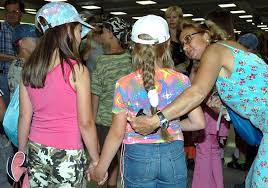 Ecco quali sono le attività svolte dai bambini bielorussi ospitati in italia dalle famiglie dell'associzione aiutiamoli a vivere. Adozioni Ma Non Solo L Abbraccio Dell Italia Ai Bimbi Di Cernobyl Famiglia Cristiana