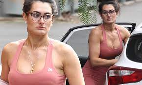 Enjoy our hd porno videos on any device of your choosing! Bookish And Busty Arabella Del Busso Wears Glasses And Goes Make Up Free For Training Session Daily Mail Online