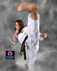 Unsere dienstleistungen im bereich zahnimplantate. Pin By Tough Girls On Girls And Martial Arts Women Karate Martial Arts Girl Martial Arts