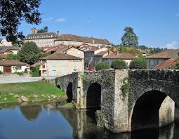 Les Plus Beaux Villages De France Beaux Villages Village Francais Hebergement Insolite