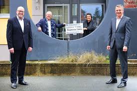 The company is registered at the cooperative society register at the local court of mainz with the legal form of registered cooperative society (number genr 30209). Spende Statt Geschenke Volksbank Alzey Worms Mit Niederlassung Vr Bank Mainz Spendet 20 000 Euro An Funf Tafeln In Der Region 4 000 Euro Gehen Je An Die Mainzer Und Oppenheimer Tafel