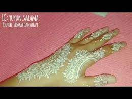 Inilah koleksi lengkap gambar henna tangan dan kaki yang simple, cantik, dan mudah dibuat untuk pemula. Cara Membuat White Henna Mudah Untuk Pemula White Henna Designs White Henna Henna Designs