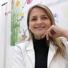 Este hombre está comprando pájaros solo para liberarlos...🐦❤️