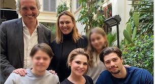 Giacomo bettarini e caterina, gli altri due figli di simona ventura. Simona Ventura Compleanno In Famiglia Festa Col Fidanzato Giulio Terzi E Ai Figli Niccolo Giacomo E Caterina Il Mattino It