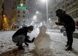 Het land beslaat grofweg 80% van het iberisch schiereiland. Chaos In Spanje En Gesloten Luchthaven In Madrid Door Sneeuw