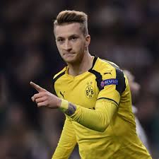Maybe you would like to learn more about one of these? Marco Reus Zeigt Sich Verliebt Mit Freundin Scarlett Gartmann Bvb 09