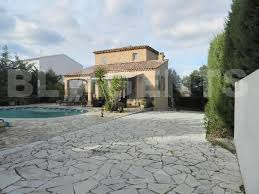 Villa T5 Avec Piscine Saint Aygulf 83 Vue Degagee Sur Les Hauteurs De Saint Aygulf Belle V Salle De Bain Sans Fenetre Belle Villa Porte Placard Coulissante