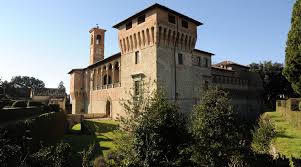 Appartamento dotato di bagno con vasca idromassaggio e set di cortesia. Castello Bufalini San Giustino Www Umbriatourism It