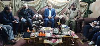 وفي لقاء شخصي أجريته مع الفنان التشكيلي بشير السنوار وهو العائد إلى غزة بعد اغتراب دام قرابة خمسة عشر عاماً، يعود بذاكرته إلى الوراء ليسترجع بواكير النشاطات الأولى في خان يونس حيث يذكر أن. ÙˆÙƒØ§Ù„Ø© Ø§Ù„Ø±Ø£ÙŠ Ø§Ù„ÙÙ„Ø³Ø·ÙŠÙ†ÙŠØ© Ø§Ù„Ø´Ø¨Ø§Ø¨ ÙˆØ§Ù„Ø«Ù‚Ø§ÙØ© ØªÙƒØ± Ù… Ø§Ù„ÙÙ†Ø§Ù† Ø§Ù„ØªØ´ÙƒÙŠÙ„ÙŠ Ø§Ù„Ø±Ø§Ø­Ù„ Ø¨Ø´ÙŠØ± Ø§Ù„Ø³Ù†ÙˆØ§Ø±