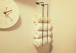 セリアdiyでよく見かけるのが アイアンバーで作るタオル収納 シンプルおしゃれで壁面利用できるので 憧れていました やりたい でも どうやって取りつける こんな問題があります そうだ アレがある さっそく作ろうタオル 収納 賃貸でも問題な 収納