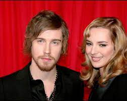Confidences de julien doré sur ses relations de couple. Julien Dore Et Louise Bourgoin Le Chanteur Se Confie Sur Ses Regrets Puretrend