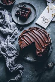 Six layer chocolate cake with toasted marshmallow filling and malted chocolate frosting. Chocolate Cake With Chocolate Chip Mascarpone Filling And Chocolate Fudge Frosting Call Me Cupcake Fudge Frosting Chocolate Fudge Frosting Chocolate Cake Recipe