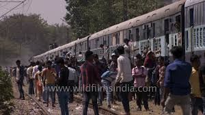 23 985 crowded train stock video clips in 4k and hd for creative projects. Crowded Trains Are Not How Every Indian Train Commuter Gets Home This Is Truly Dystopian India Youtube