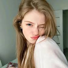 Geneviève (@getestequebec) je V ŽIVO