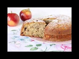 La ricetta della torta mele e banane, proposta da tessa gelisio nella puntata odierna (6 aprile 2018) di cotto e mangiato. Torta Di Mele Con Banane E Cioccolato Soffice Morbida E Deliziosa Youtube