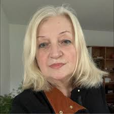 Van Gogh's artistic philosophy is deeply rooted in his reverence for nature  and his exploration of the nature of life. His love of life and pursuit of  art were integrated into his