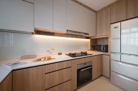 White Top Cupboards Counter Top Wood Laminate For Bottom Cupboards In 2020 Interior Design Kitchen Kitchen Interior Design Modern Interior Design Singapore