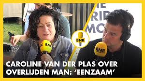 Zij overleed bij een ongeval en bleef met hun dochter lovely achter. Emotionele Caroline Van Der Plas Over Overlijden Man Ik Ben Druk Maar Eenzaam The Friday Move Youtube
