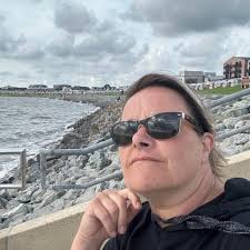 Die Polizeistatistik weist für 2025 im Vergleich zum Vorjahr deutliche  Rückgänge bei Straßenkriminalität und Drogendelikten aus. 📉  Polizeipräsident Lange unterstreicht, dass Dortmund eine sichere Großstadt  sei und das Zusammenspiel aus verstärkten ...