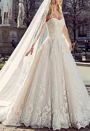 The Veil Is Amazing Ball Gowns Wedding Wedding Dresses Lace Ballgown Gown Wedding Dress