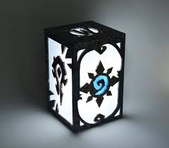 Lampara De World Of Warcraft Luz Ambiental Decoracion Iluminacion En Madera De Marqueteria Hearthstone Alianza Horda Juego Videojuego Geek Decor World Of Warcraft Handmade Home Decor