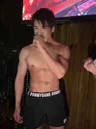 Prettier than Hongxiang? Japanese muscular construction worker Narimiya Jin  is also coming to China to collect money? - iNEWS