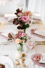 Chrysanthemen Beeren Nusse Leinen Dekoration Einer Herbsthochzeit Fraulein K Sagt Ja Hochzeitsblog Herbsthochzeit Blumenstrauss Geburtstag Und Tischdekoration Hochzeit