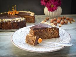 Saftiger Haselnusskuchen Nusskuchen Mit Schoko Glasur Rezept Nusskuchen Haselnusskuchen Kuchen